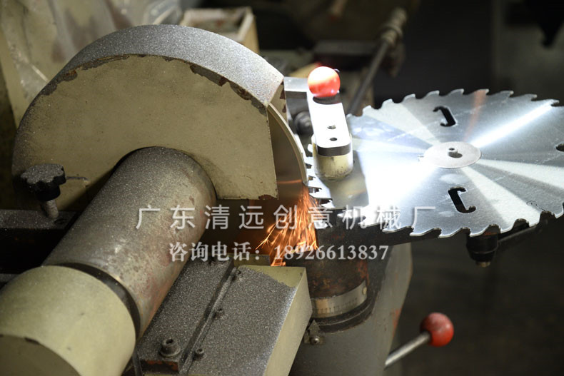 多片鋸機(jī)器鋸片使用進(jìn)口鋼板和進(jìn)口合金刀頭，超薄鋸路