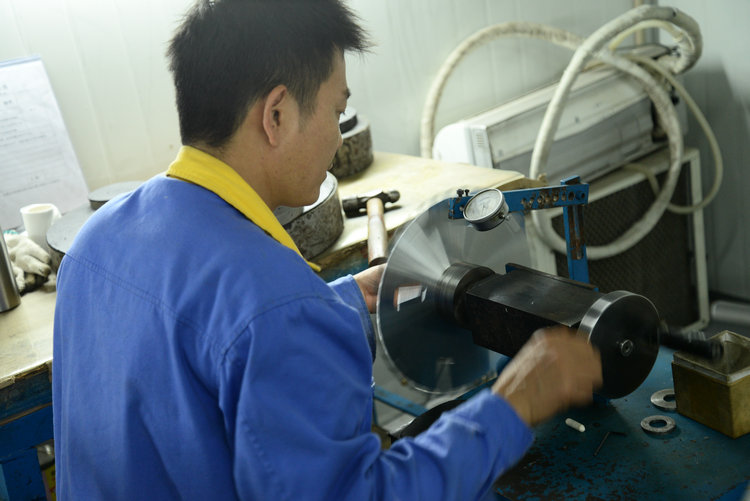 創(chuàng)意木工機(jī)械合金鋸片每一片都出自精工，質(zhì)量保證
