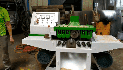 新款方木多片鋸試機(jī)中，送料順暢，速度快，精度高