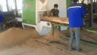 大型圓木多片鋸散熱不好是怎么回事？多片鋸鋸片不是直接原因。首先看的是原木多片鋸設(shè)備主軸有沒有降溫設(shè)計；